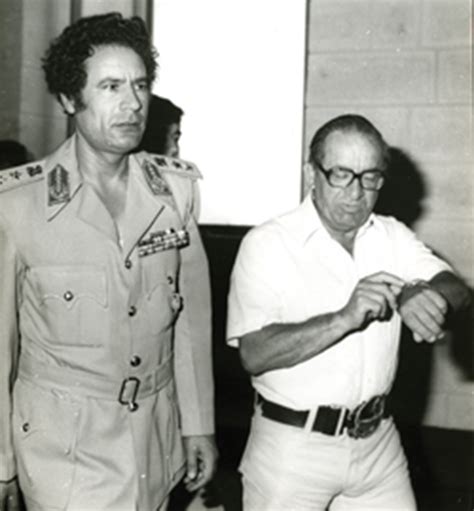K­a­d­d­a­f­i­­d­e­n­ ­i­l­g­i­n­ç­ ­b­e­n­z­e­t­m­e­ ­-­ ­D­ü­n­y­a­ ­H­a­b­e­r­l­e­r­i­